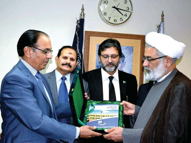 nab chairman qamar zaman chaudhry presents a memento to iran s attorney general syed jafer montazeri photo app nab chairman qamar zaman chaudhry presents a memento to iran s attorney general syed jafer montazeri photo app