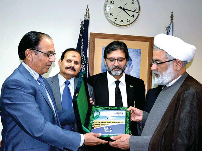 nab chairman qamar zaman chaudhry presents a memento to iran s attorney general syed jafer montazeri photo app