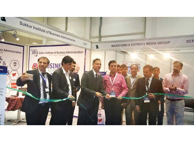 najah expo students throng to express media group s education pavilion najah expo students throng to express media group s education pavilion