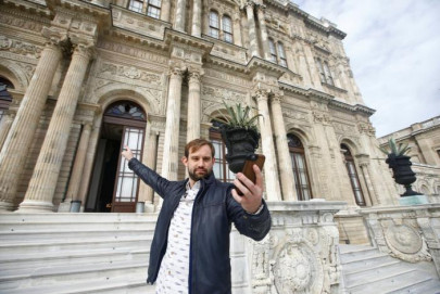 ottoman prince visits former realm to spread laughter