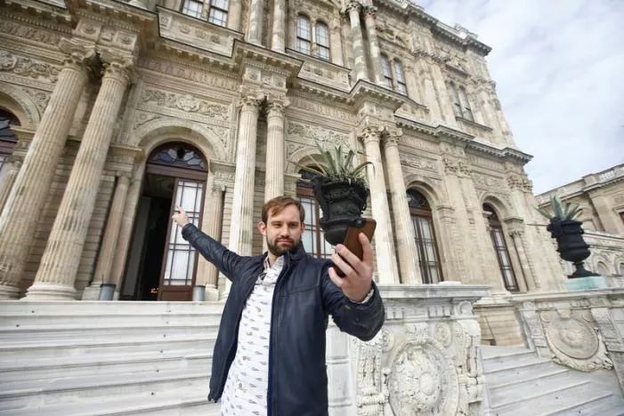 naz osmanoglu a british comedian and member of turkey 039 s former ruling family poses at the entrance of the ottoman era dolmabahce palace in istanbul turkey october 19 2016 photo reuters naz osmanoglu a british comedian and member of turkey 039 s former ruling family poses at the entrance of the ottoman era dolmabahce palace in istanbul turkey october 19 2016 photo reuters
