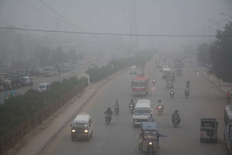 met office director abdul rashid expressed surprise at the fog s descent on karachi in october instead of its usual appearance in november photo rashid ajmeri express