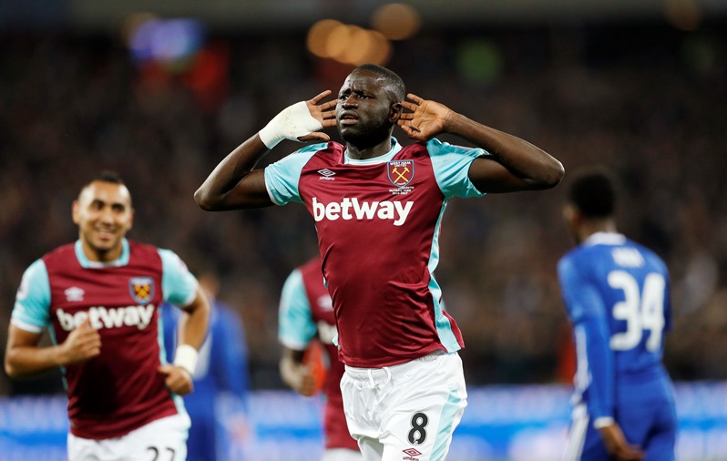 west ham united 039 s cheikhou kouyate celebrates scoring their first goal against chelsea on october 26 2016 photo reuters