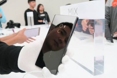 xiaomi s new mi mix phablet is the most stylish device yet xiaomi s new mi mix phablet is the most stylish device yet