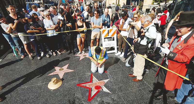 donald trump s star on the hollywood walk of fame after it was destroyed photo reuters