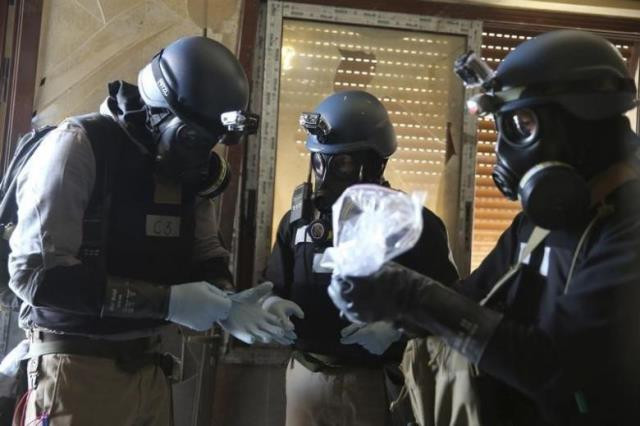 a u n chemical weapons expert wearing a gas mask holds a plastic bag containing samples from one of the sites of an alleged chemical weapons attack in the ain tarma neighbourhood of damascus august 29 2013 photo reuters a u n chemical weapons expert wearing a gas mask holds a plastic bag containing samples from one of the sites of an alleged chemical weapons attack in the ain tarma neighbourhood of damascus august 29 2013 photo reuters