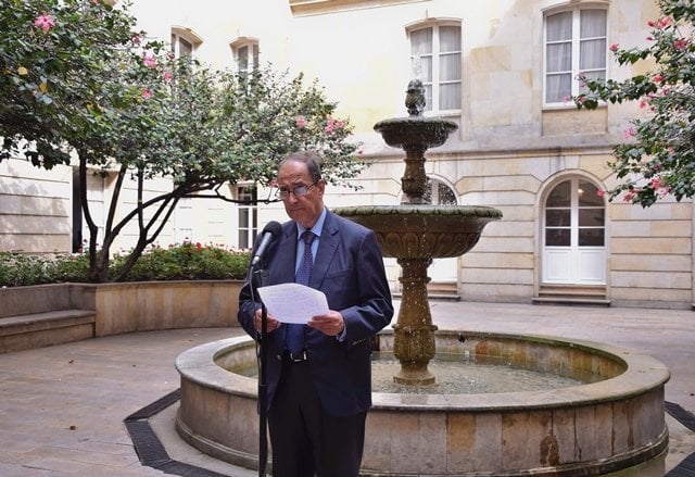 colombian chief negotiator in the peace talks with the eln guerrillas juan camilo restrepo reads a statement at narino presidential palace in bogota on october 27 2016 photo afp