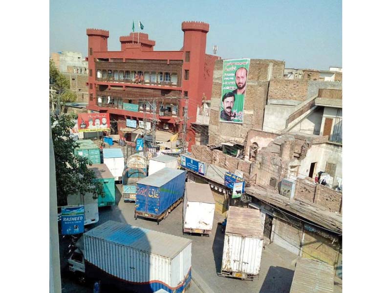 containers are parked haphazardly to prevent people from reaching the lal haveli photo agha mehroz express