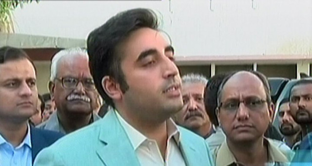 chairperson ppp bilawal bhutto zardari talking to media after visiting dr asim in karachi on october 29 2016 express news screen grab chairperson ppp bilawal bhutto zardari talking to media after visiting dr asim in karachi on october 29 2016 express news screen grab