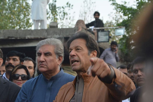 pakistan tehreek e insaf chairman imran khan addressing a press conference outside his residence in islamabad on friday october 28 2016 photo pti pakistan tehreek e insaf chairman imran khan addressing a press conference outside his residence in islamabad on friday october 28 2016 photo pti
