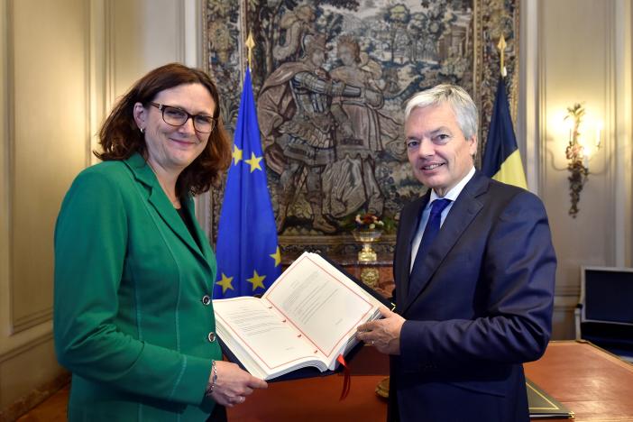 belgium 039 s foreign minister didier reynders r and eu trade commissioner cecilia malmstrom pose with the annexes of the comprehensive economic and trade agreement ceta a planned eu canada free trade agreement at the lambermont residence in brussels belgium october 29 2016 photo reuters