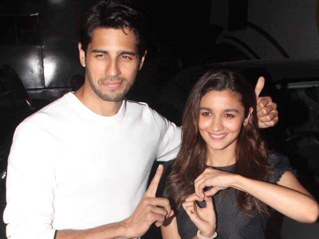 this is what alia bhatt would do if stuck in an elevator with sidharth malhotra