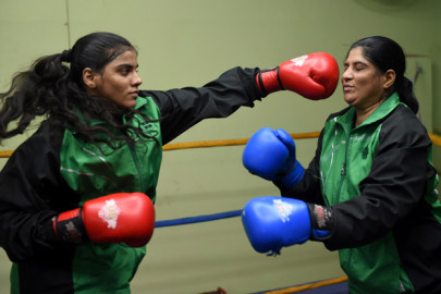 taboos ko d by pakistan s mother daughter boxing duo