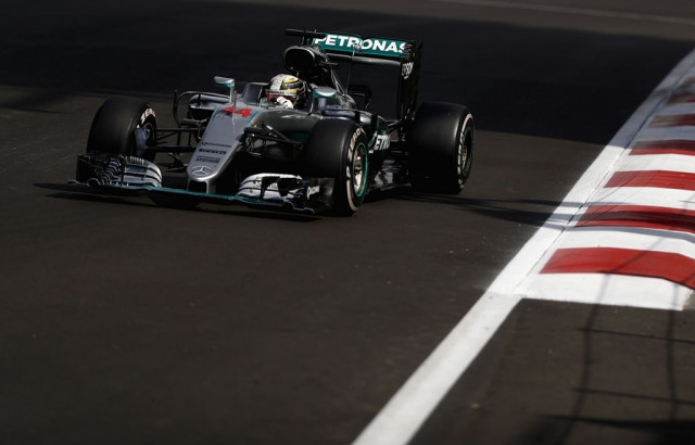 lewis hamilton at autodromo hermanos rodriguez on october 30 2016 in mexico city photo afp