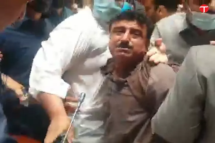 pti lawmakers whisk away disgruntled mpa from sindh assembly pti lawmakers whisk away disgruntled mpa from sindh assembly