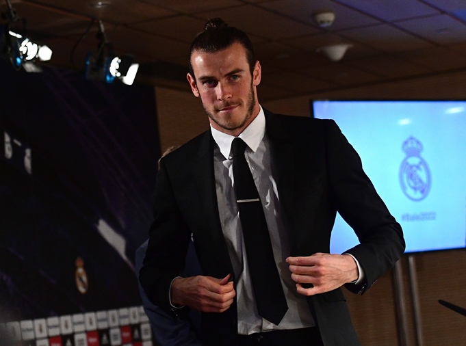 real madrid 039 s welsh forward gareth bale leaves a press conference in the media room at the santiago bernabeu stadium in madrid on october 31 2016 real madrid and gareth bale have agreed an extension to the player 039 s contract keeping him at the club until the 30th of june 2022 photo afp