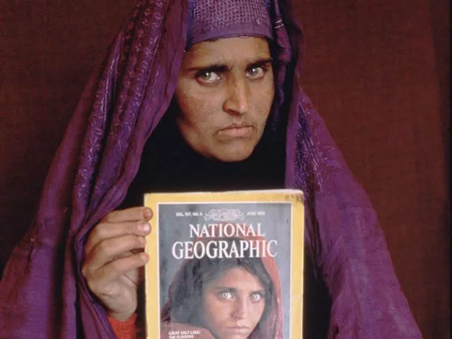 afghan diplomats meet the natgeo cover girl and assure her that she would be freed photo express afghan diplomats meet the natgeo cover girl and assure her that she would be freed photo express
