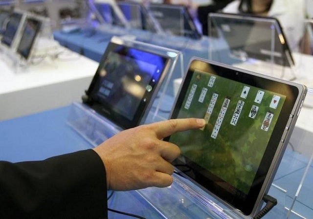 tablet makers shipped 43 million units in the quarter down 14 7 per cent photo reuters