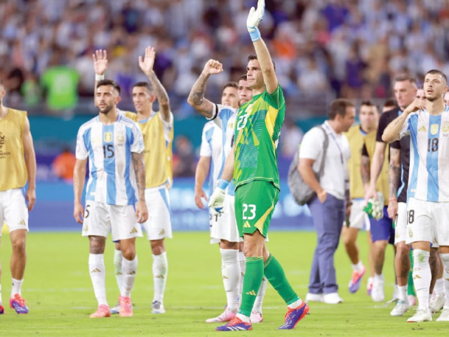 argentina s emiliano martinez celebrates the team s victory and progression to the quarter finals after the copa america 2024 group a match against peru at hard rock stadium photo afp argentina s emiliano martinez celebrates the team s victory and progression to the quarter finals after the copa america 2024 group a match against peru at hard rock stadium photo afp