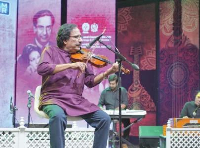 singers pay tribute to music legend singers pay tribute to music legend