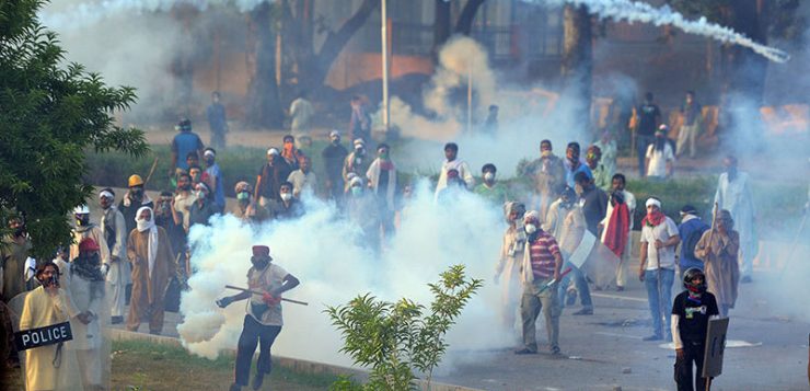 an express news screen grab of clash between police and pti workers