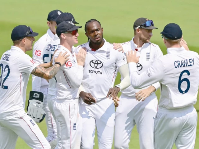 england s jofra archer c celebrates with teammates after clean bowling india s rishabh pant on the fifth day of the third test between england and india at lord s on monday photo afp england s jofra archer c celebrates with teammates after clean bowling india s rishabh pant on the fifth day of the third test between england and india at lord s on monday photo afp