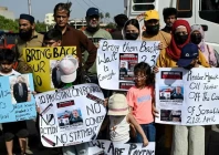 ex senator warns of protest over pakistanis held by somali pirates