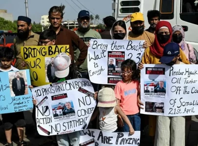 ex senator warns of protest over pakistanis held by somali pirates
