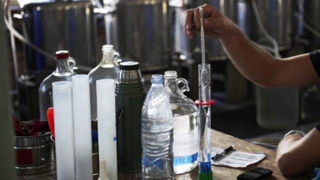 consumption of home made liquor leaves 29 dead in karachi photo afp