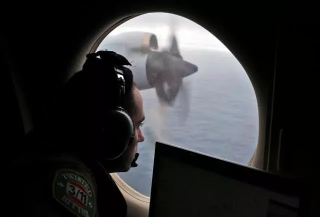 flight officer rayan gharazeddine looks out of a royal australian air force raaf ap 3c orion as it flies over the southern indian ocean during the search for missing malaysian airlines flight mh370 march 22 2014 photo reuters flight officer rayan gharazeddine looks out of a royal australian air force raaf ap 3c orion as it flies over the southern indian ocean during the search for missing malaysian airlines flight mh370 march 22 2014 photo reuters