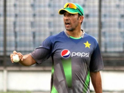 azhar mahmood hired as pakistan s bowling coach