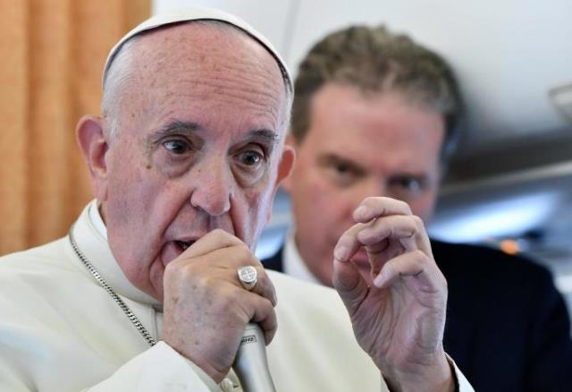 pope says he believes ban on female priests is forever