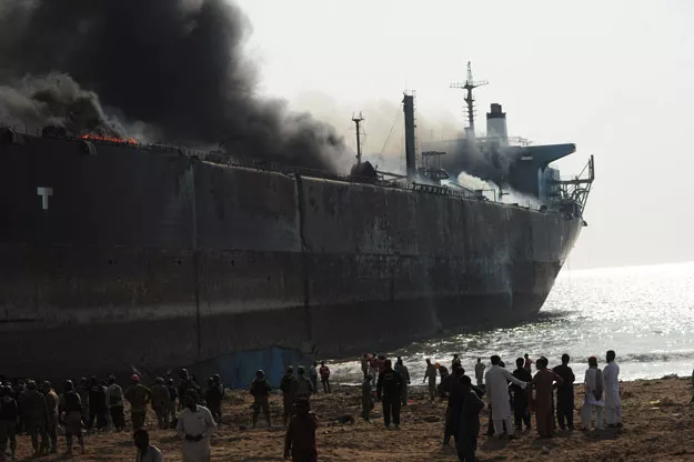 bystanders gather around the wreckage of a burning ship after a gas cylinder explosion at the gadani shipbreaking yard some 50 kilometres 30 miles west of karachi on november 1 2016 photo afp bystanders gather around the wreckage of a burning ship after a gas cylinder explosion at the gadani shipbreaking yard some 50 kilometres 30 miles west of karachi on november 1 2016 photo afp