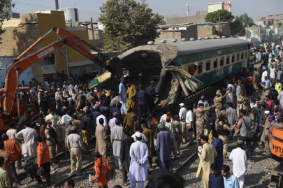 21 dead as trains collide near karachi s landhi railway station 21 dead as trains collide near karachi s landhi railway station