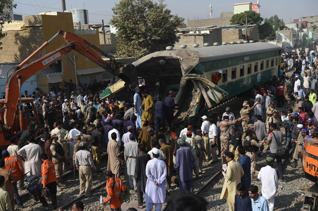 bystanders watch the rescue work at the site of a collision between two trains in karachi on november 3 2016 photo afp