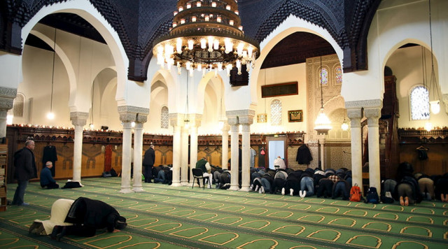 members of the muslim community pray in the paris grand mosque during an open day weekend for mosques in france photo reuters members of the muslim community pray in the paris grand mosque during an open day weekend for mosques in france photo reuters