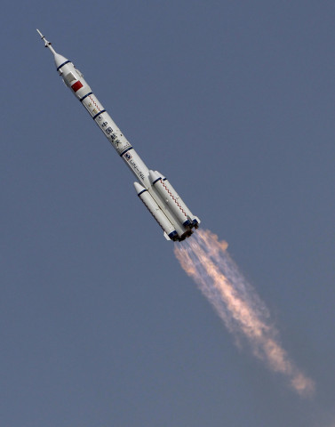the long march ii f rocket loaded with shenzhou 9 manned spacecraft flies over the jiuquan satellite launch center in gansu province photo reuters the long march ii f rocket loaded with shenzhou 9 manned spacecraft flies over the jiuquan satellite launch center in gansu province photo reuters