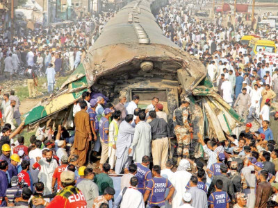 22 killed as trains collide in karachi 22 killed as trains collide in karachi
