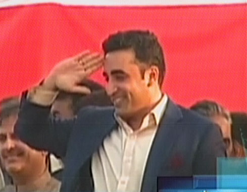 chairman ppp bilawal bhutto zardari addressing a public meeting in daharki sindh on november 4 express news screen grab