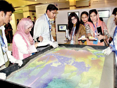 world of tomorrow what s better schools or internet world of tomorrow what s better schools or internet