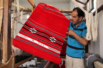 syria s last weavers abandon looms without thread syria s last weavers abandon looms without thread