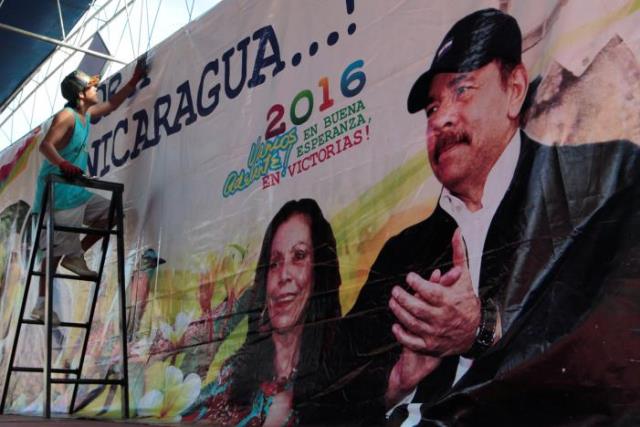 a man places a banner in support of nicaragua 039 s president daniel ortega and vice presidential candidate first lady rosario murillo at the jinotepe city nicaragua october 16 2016 photo reuters