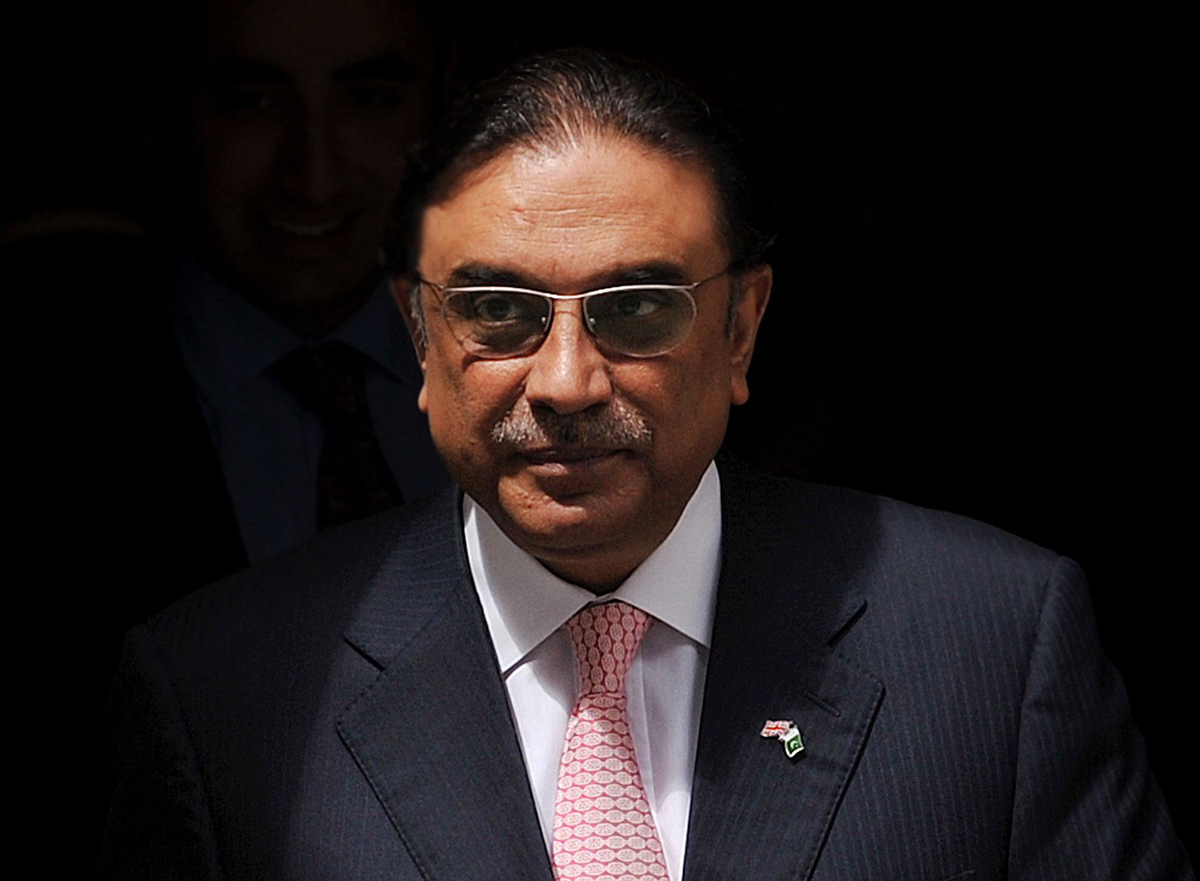 pakistani president asif ali zardari leaves 10 downing street in central london following a meeting with british prime minister david cameron on july 1 2011 photo afp