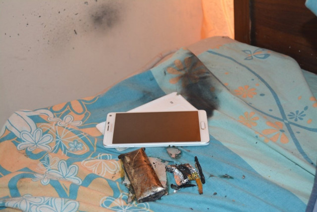 the device exploded while it was charging over night photo aftabafridi twitter the device exploded while it was charging over night photo aftabafridi twitter