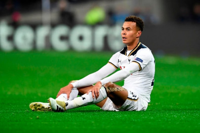 spurs alli sidelined by knee injury