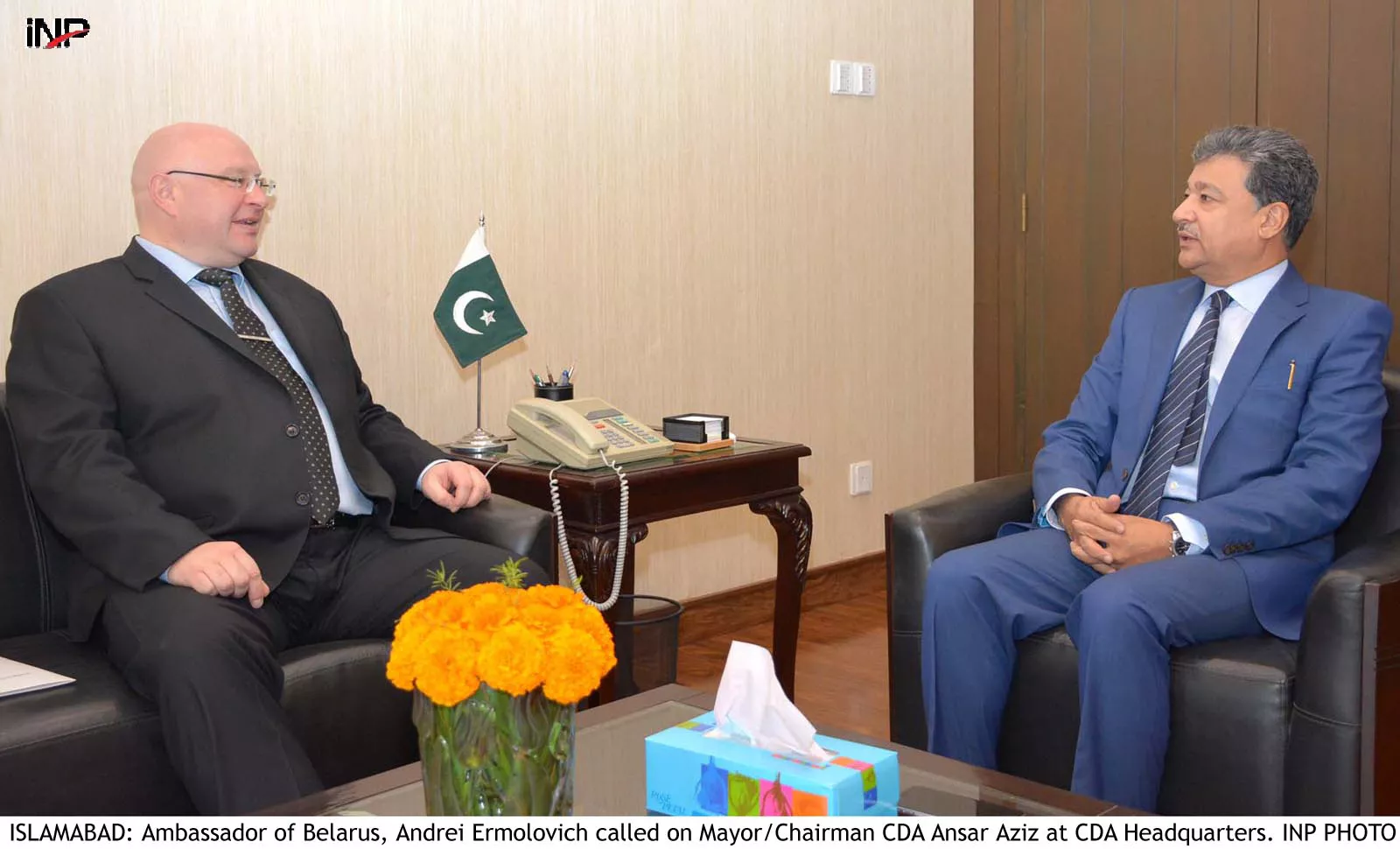 mayor chairman ansar aziz at cda headquarters photo inp mayor chairman ansar aziz at cda headquarters photo inp
