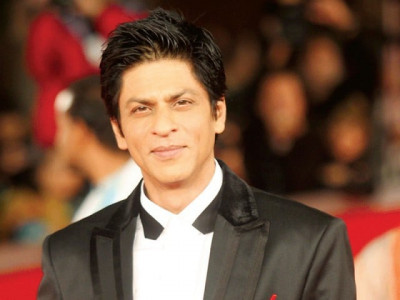 srk s response to fan who mistook him for akshay kumar will make you fall in love with him again srk s response to fan who mistook him for akshay kumar will make you fall in love with him again