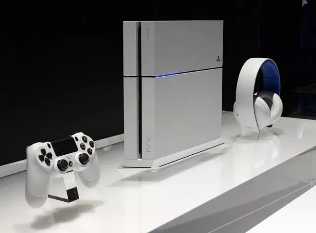 both firms are competing to win crossover customers who use smartphones game consoles and traditional computers photo reuters both firms are competing to win crossover customers who use smartphones game consoles and traditional computers photo reuters