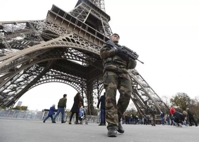 french military patrol near the eiffel tower the day after a series of deadly attacks in paris november 14 2015 photo reuters french military patrol near the eiffel tower the day after a series of deadly attacks in paris november 14 2015 photo reuters