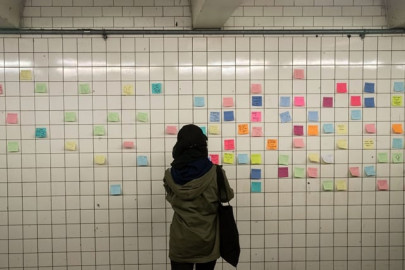 new yorkers vent trump anger on subway post it notes new yorkers vent trump anger on subway post it notes
